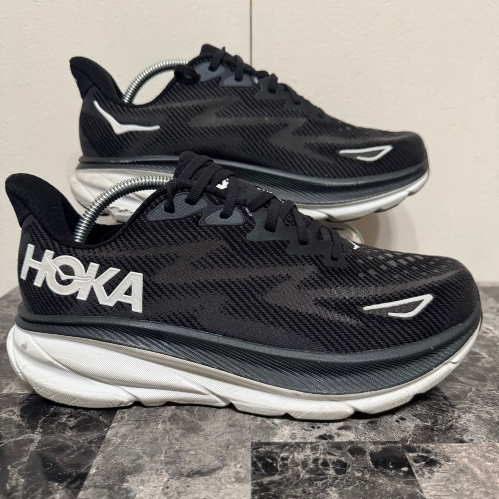 HOKA CLIFTON 9 - Womens Athletic Shoes - SIZE 10B